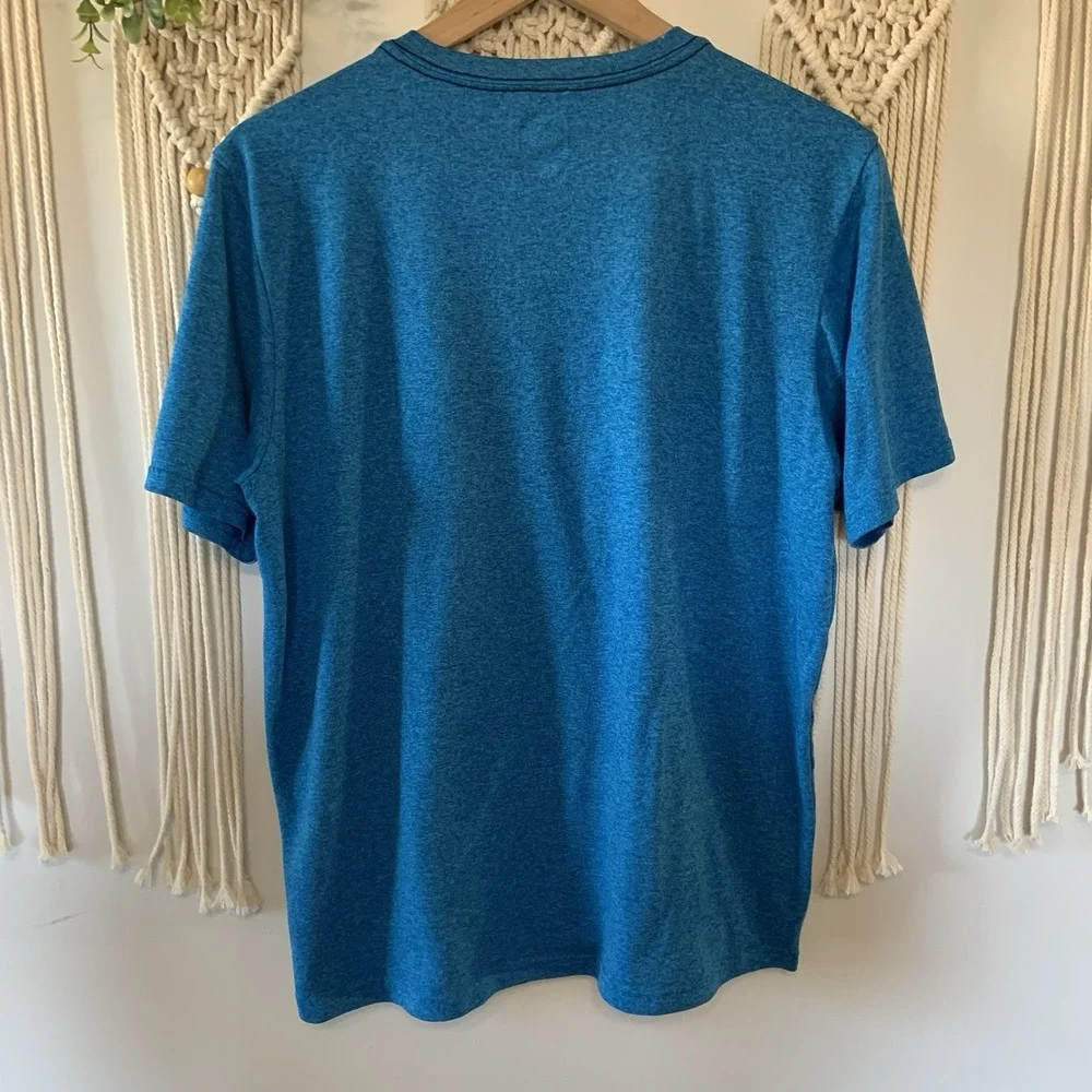 THE NORTH FACE Men's Reaxion Amp Blue Short Sleeve T-Shirt Medium